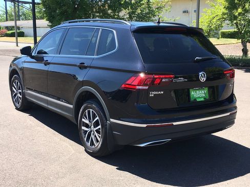Used 2020 Volkswagen Tiguan SE w/ Panoramic Sunroof Package AWD/4WD image 4