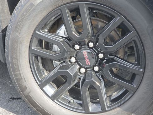 Used 2022 GMC Sierra 1500 Elevation w/ LPO, Elevation Black Package AWD/4WD image 8