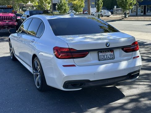 Used 2018 BMW 740i RWD image 11