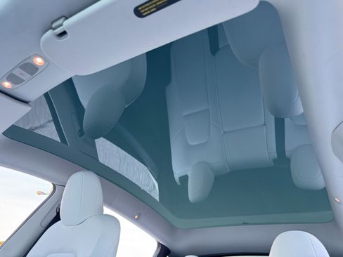 Used 2023 Tesla Model Y Performance image 12