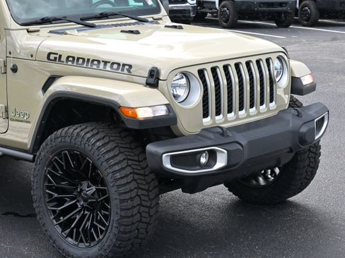 Used 2022 Jeep Gladiator Overland image 28