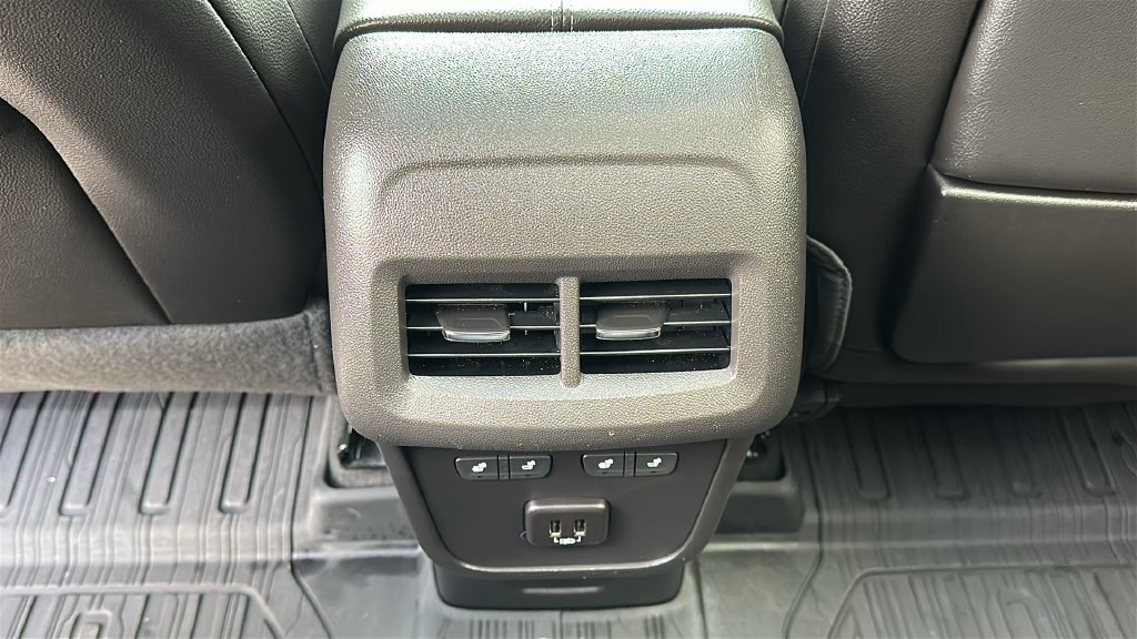 Used 2024 GMC Terrain Denali w/ Black Diamond Edition AWD/4WD image 33