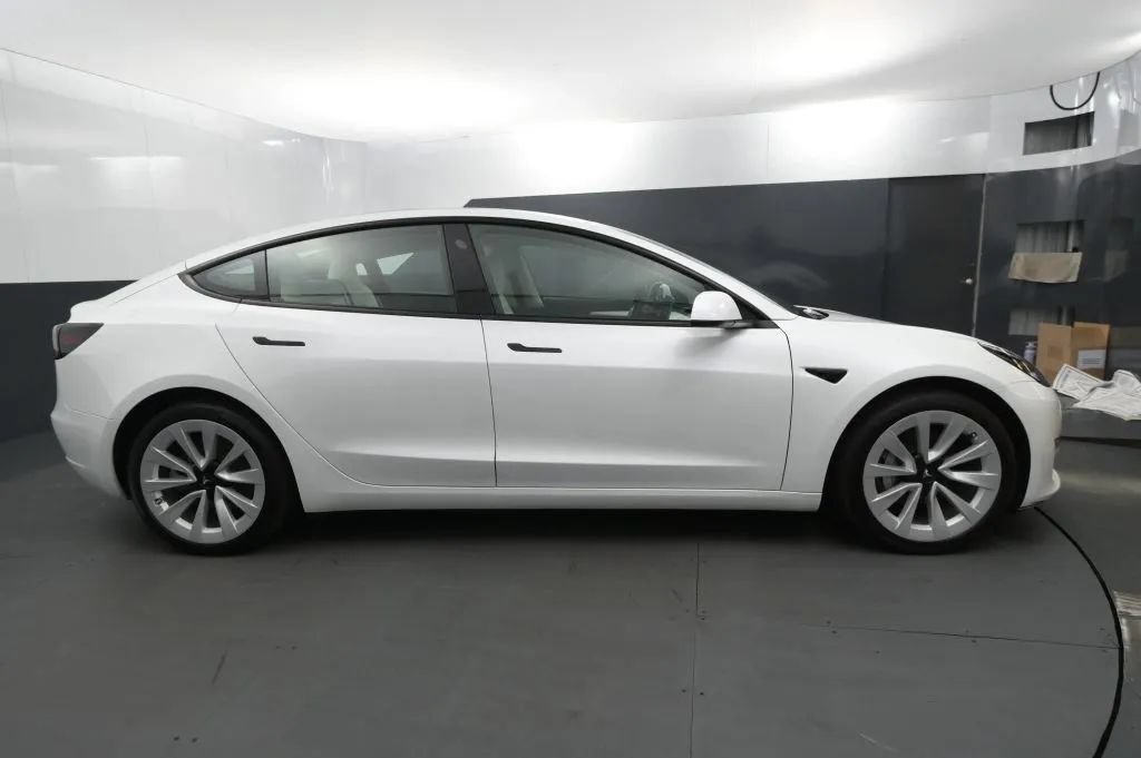 Used 2022 Tesla Model 3 Long Range AWD/4WD image 5