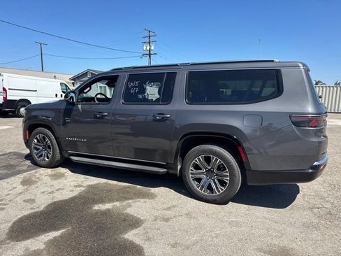 Used 2024 Jeep Wagoneer L Series II w/ Flexible Seating Group AWD/4WD image 8