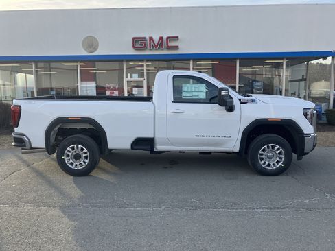 New 2025 GMC Sierra 2500 SLE image 2