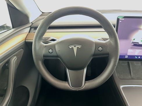 Used 2023 Tesla Model Y AWD image 17