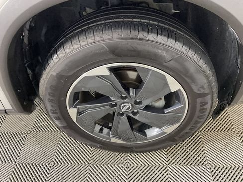Used 2025 Nissan Rogue SV AWD/4WD image 11