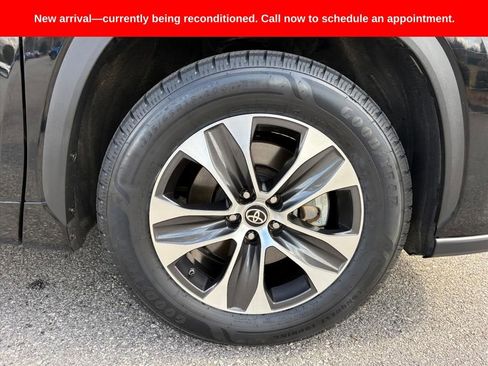 Used 2021 Toyota Highlander XLE image 30