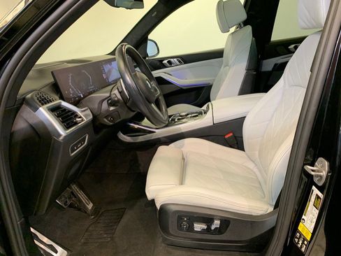 Used 2024 BMW X7 xDrive40i w/ M Sport Package AWD/4WD image 2