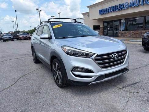 Used 2016 Hyundai Tucson Limited w/ Option Group 03 FWD image 11