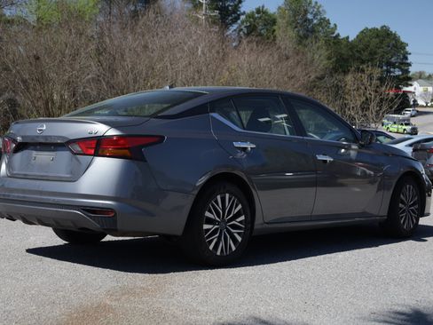Used 2024 Nissan Altima 2.5 SV image 5