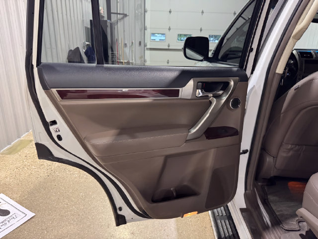 Used 2017 Lexus GX 460 Luxury w/ Preferred Accessory Package AWD/4WD image 19