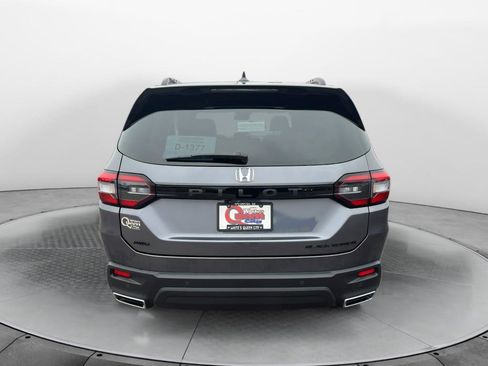 Used 2025 Honda Pilot Black Edition image 4