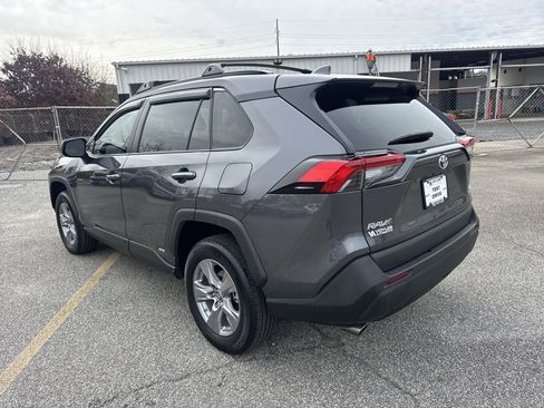 Used 2022 Toyota RAV4 LE image 5