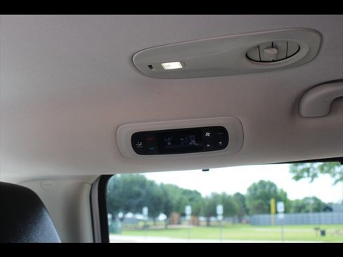 Used 2022 Chrysler Pacifica Touring-L FWD image 19