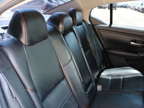 Used 2025 Nissan Sentra SR w/ SR Premium Package FWD image 17