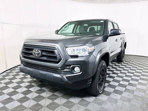 Used 2022 Toyota Tacoma SR5 w/ Technology Package image 7