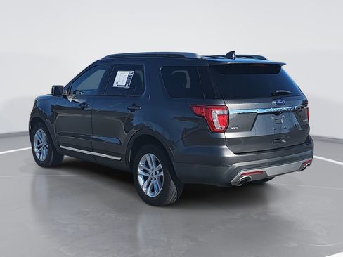 Used 2016 Ford Explorer XLT w/ Equipment Group 202A image 5