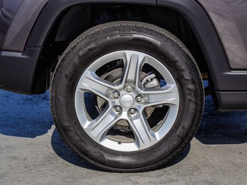 Used 2024 Jeep Compass Latitude AWD/4WD image 12