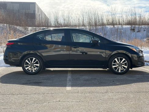 Used 2023 Nissan Versa SV image 9
