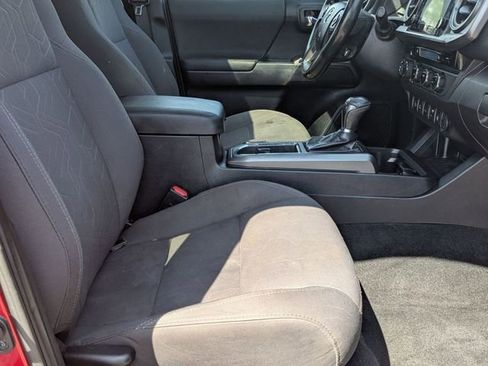 Used 2017 Toyota Tacoma TRD Sport AWD/4WD image 29