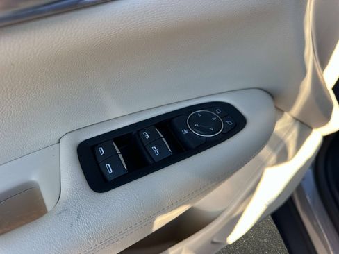 Used 2017 Cadillac XT5 FWD image 19