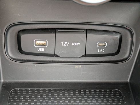 Used 2024 Hyundai Venue SE FWD image 23