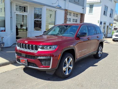 New 2026 Jeep Grand Cherokee L Limited w/ Trailer Tow Package AWD/4WD image 2