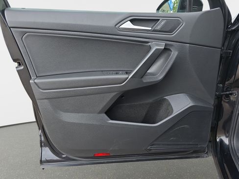 Used 2021 Volkswagen Tiguan SE R-Line image 28