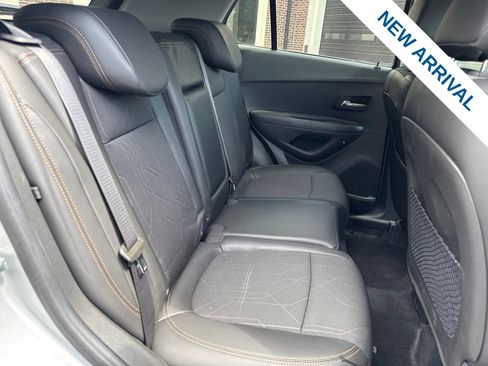 Used 2019 Chevrolet Trax LT w/ LT Convenience Package FWD image 11