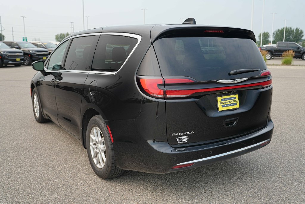 Used 2026 Chrysler Pacifica Select FWD image 9