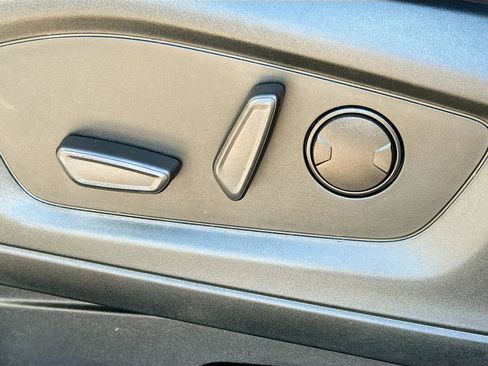 Used 2022 Ford Explorer XLT w/ Equipment Group 202A image 26