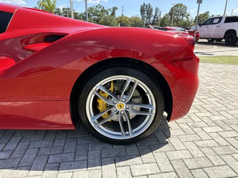 Used 2018 Ferrari 488 Spider RWD image 11