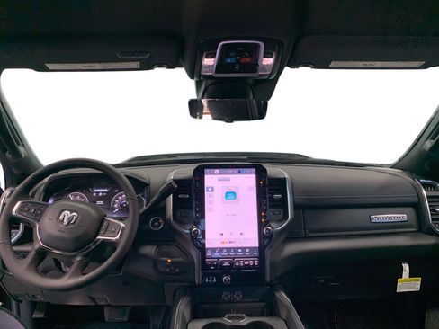 New 2026 RAM 2500 Laramie AWD/4WD image 18