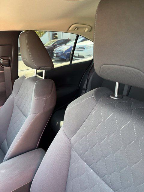Used 2021 Toyota Corolla LE FWD image 5
