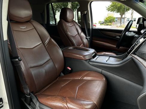 Used 2015 Cadillac Escalade Luxury RWD image 29