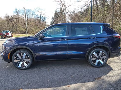 New 2026 Mitsubishi Outlander SE FWD image 3