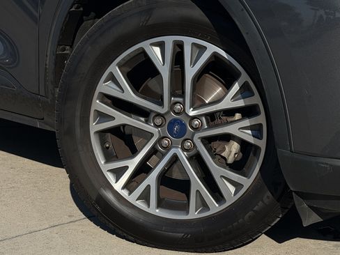 Used 2022 Ford Escape SEL w/ Technology Package FWD image 13