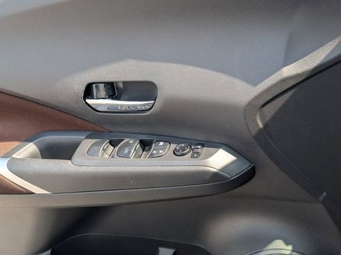 Used 2021 Nissan Kicks SR image 24