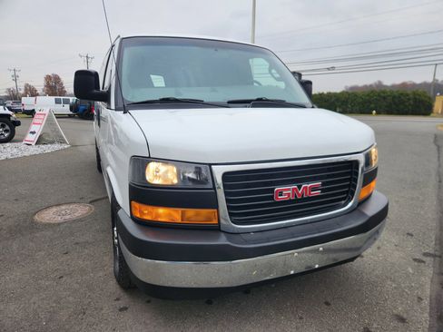Used 2017 GMC Savana 3500 Extended image 22