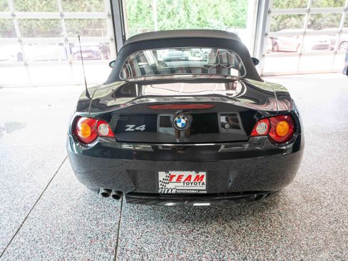Used 2004 BMW Z4 2.5i RWD image 3