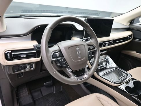 Used 2022 Lincoln Nautilus AWD w/ Premium Package image 13