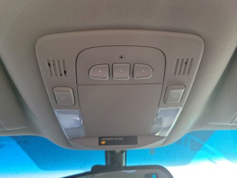 Used 2006 Cadillac DTS w/ Trunk Convenience Package image 21