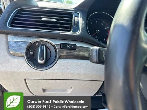 Used 2018 Volkswagen Passat 2.0T SE w/ SE Lighting Package FWD image 14