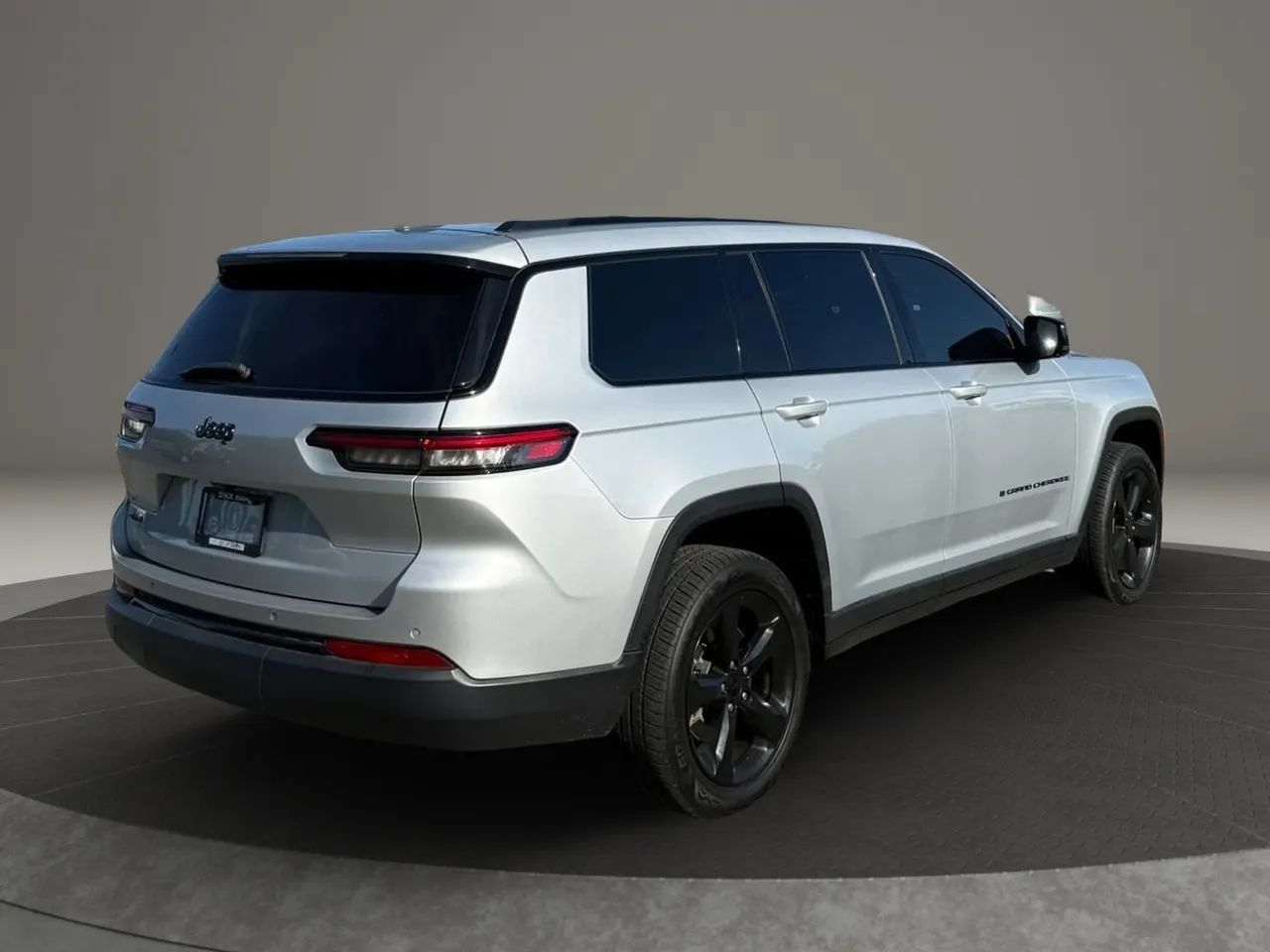 Used 2024 Jeep Grand Cherokee L Altitude AWD/4WD image 5