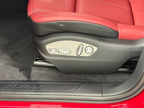 Certified 2026 Porsche Macan AWD/4WD image 15