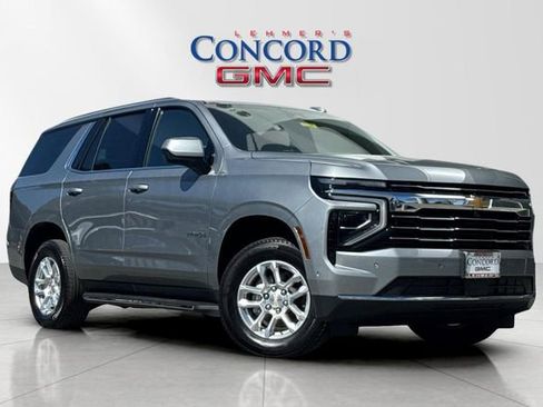 Used 2025 Chevrolet Tahoe LT image 2