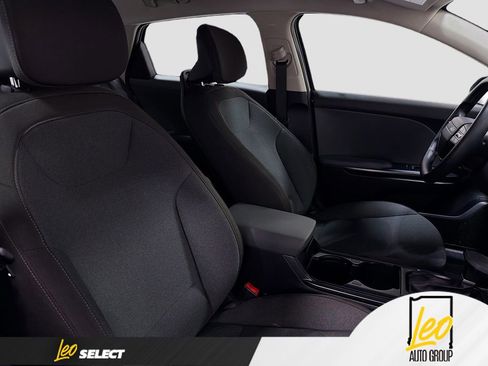 Used 2025 Kia K4 LXS image 25