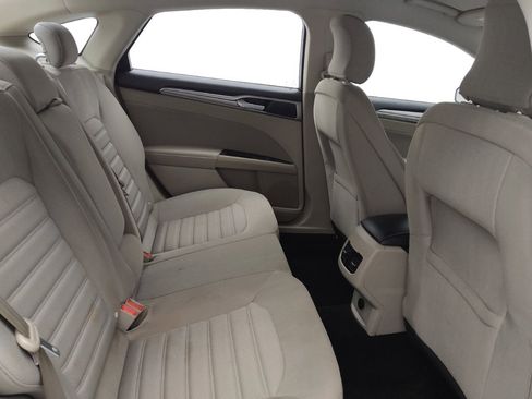 Used 2019 Ford Fusion SE image 19