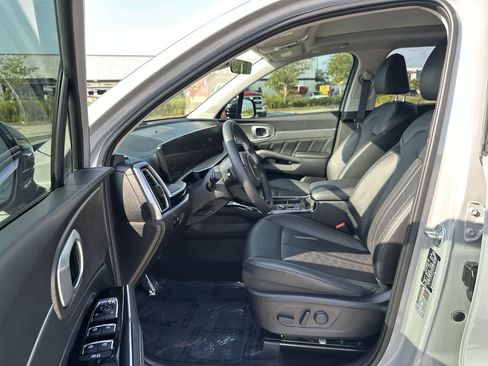 Used 2024 Kia Sorento SX AWD/4WD image 10